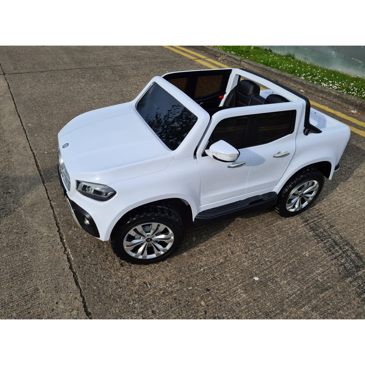 Licensed Mercedes X Class Mp4 TV 4WD 24V Kids Ride On